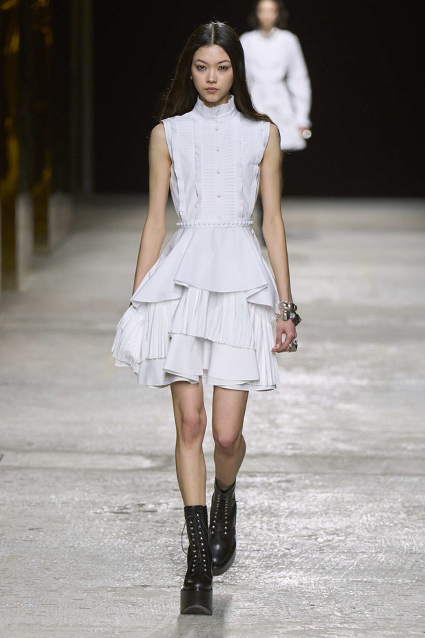 عرض أزياء مجموعة Ports 1961 لموسم خريف وشتاء 2022 في ميلانو