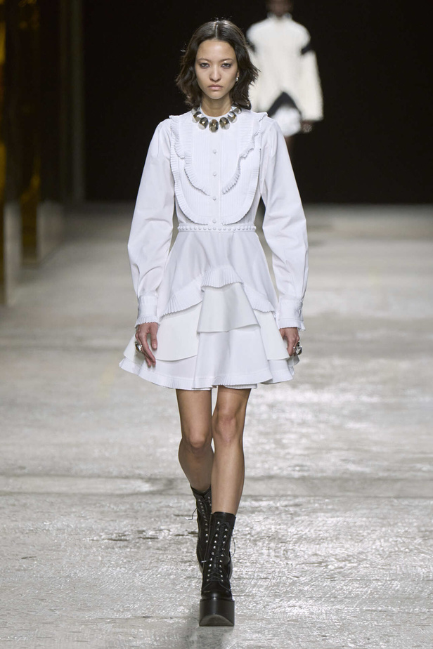 عرض أزياء مجموعة Ports 1961 لموسم خريف وشتاء 2022 في ميلانو