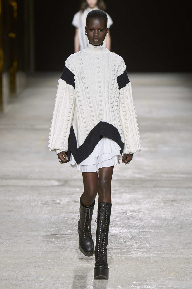 عرض أزياء مجموعة Ports 1961 لموسم خريف وشتاء 2022 في ميلانو