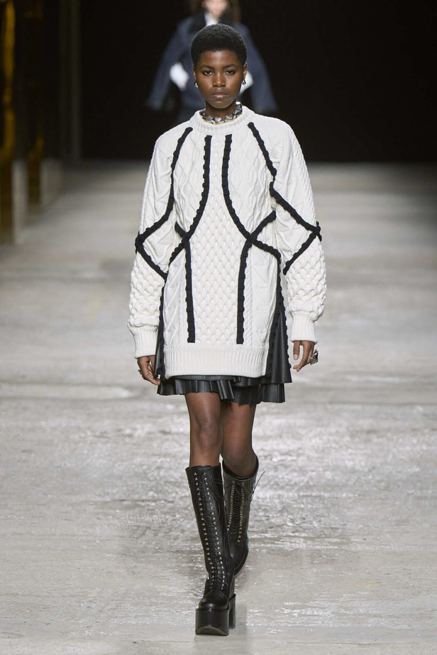 عرض أزياء مجموعة Ports 1961 لموسم خريف وشتاء 2022 في ميلانو