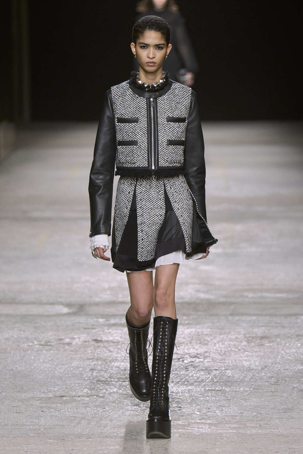 عرض أزياء مجموعة Ports 1961 لموسم خريف وشتاء 2022 في ميلانو