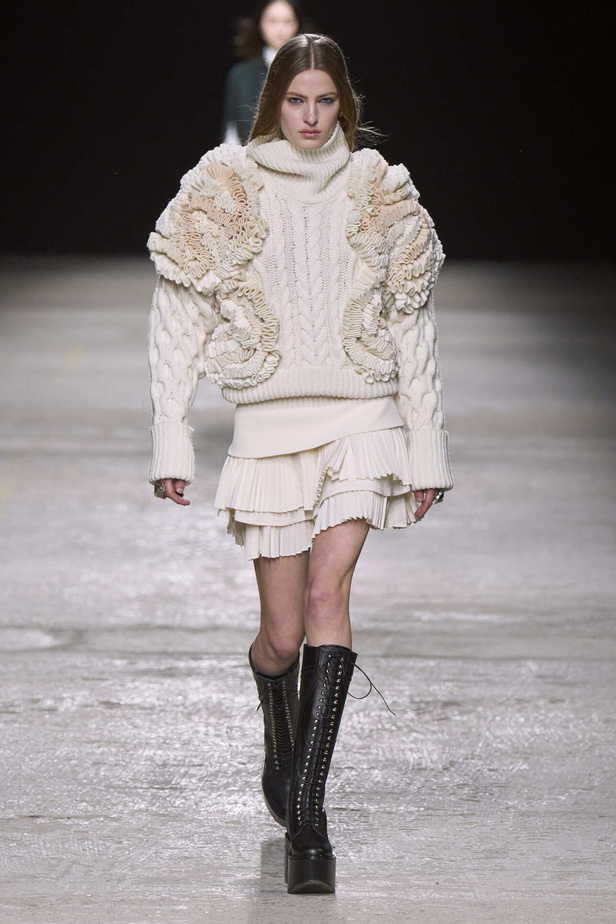 عرض أزياء مجموعة Ports 1961 لموسم خريف وشتاء 2022 في ميلانو