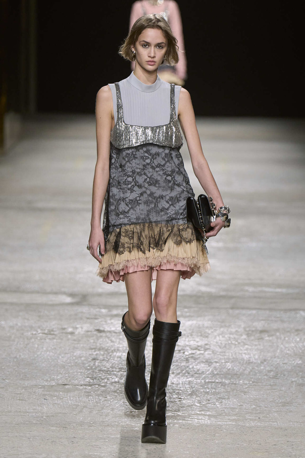 عرض أزياء مجموعة Ports 1961 لموسم خريف وشتاء 2022 في ميلانو