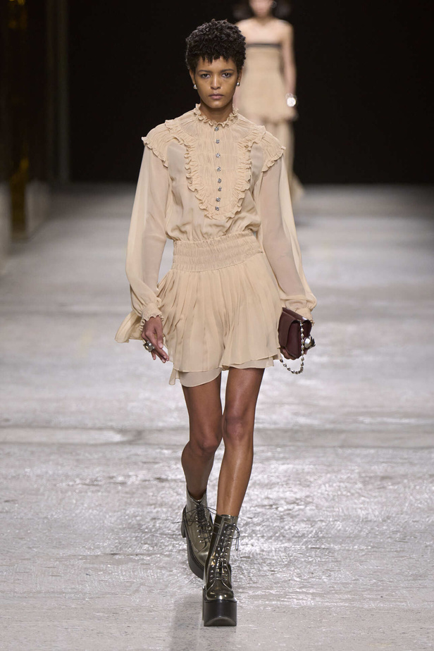 عرض أزياء مجموعة Ports 1961 لموسم خريف وشتاء 2022 في ميلانو