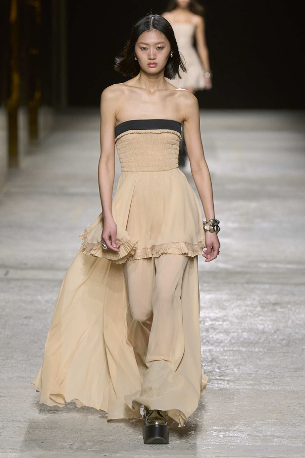 عرض أزياء مجموعة Ports 1961 لموسم خريف وشتاء 2022 في ميلانو