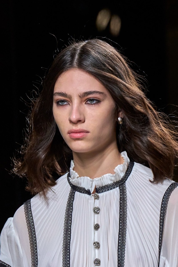 اطلالات جمالية من عرض أزياء مجموعة Ports 1961 لموسم خريف وشتاء 2022 في ميلانو