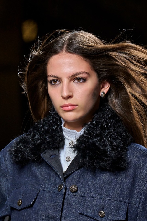 اطلالات جمالية من عرض أزياء مجموعة Ports 1961 لموسم خريف وشتاء 2022 في ميلانو