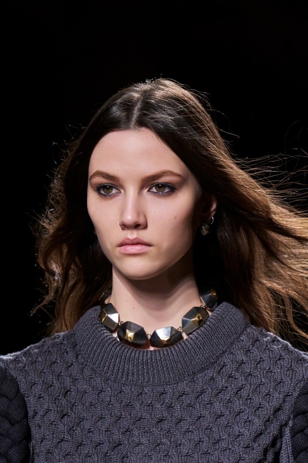 اطلالات جمالية من عرض أزياء مجموعة Ports 1961 لموسم خريف وشتاء 2022 في ميلانو