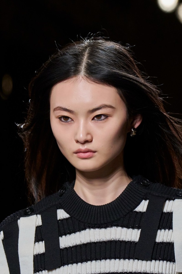 اطلالات جمالية من عرض أزياء مجموعة Ports 1961 لموسم خريف وشتاء 2022 في ميلانو