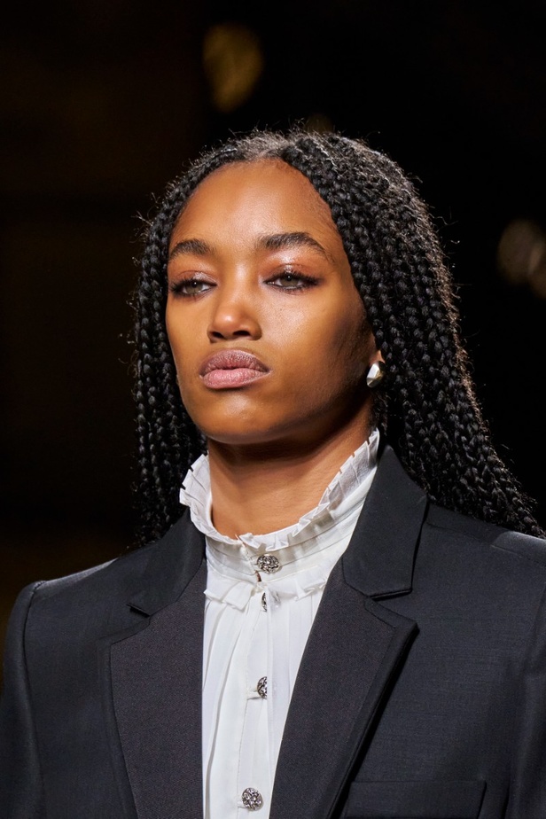 اطلالات جمالية من عرض أزياء مجموعة Ports 1961 لموسم خريف وشتاء 2022 في ميلانو