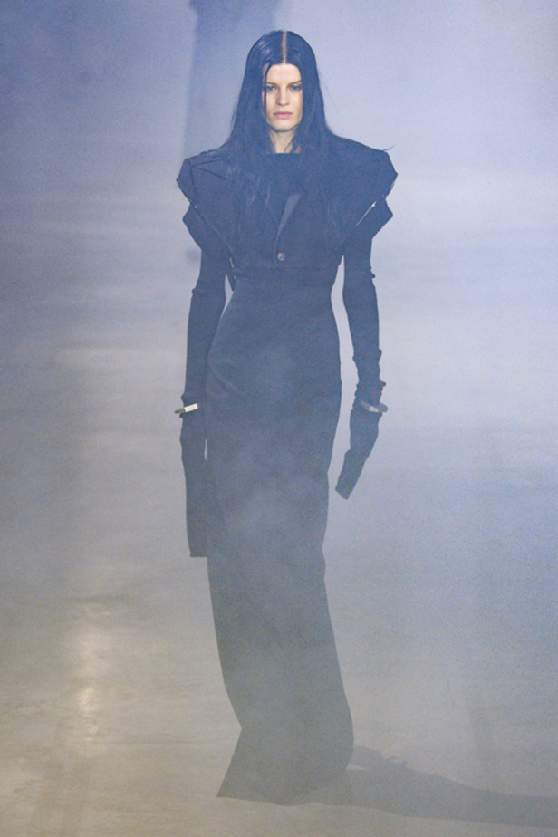 عرض أزياء مجموعة Rick Owens لموسم خريف وشتاء 2022 في باريس