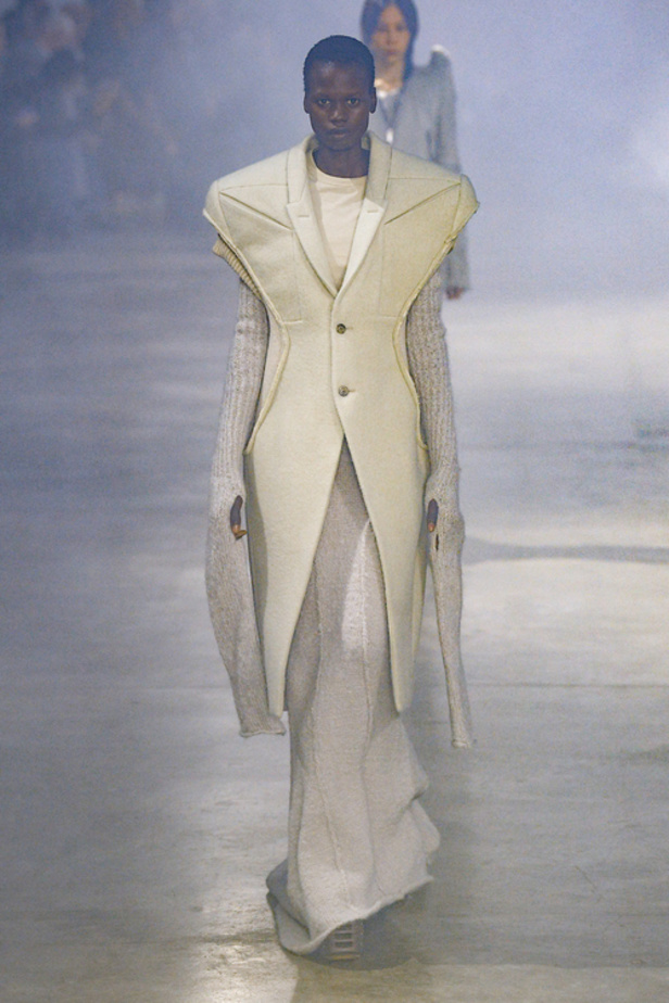 عرض أزياء مجموعة Rick Owens لموسم خريف وشتاء 2022 في باريس