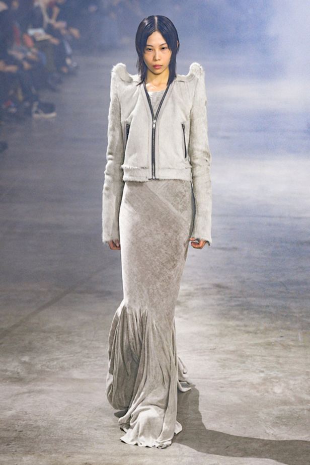 عرض أزياء مجموعة Rick Owens لموسم خريف وشتاء 2022 في باريس