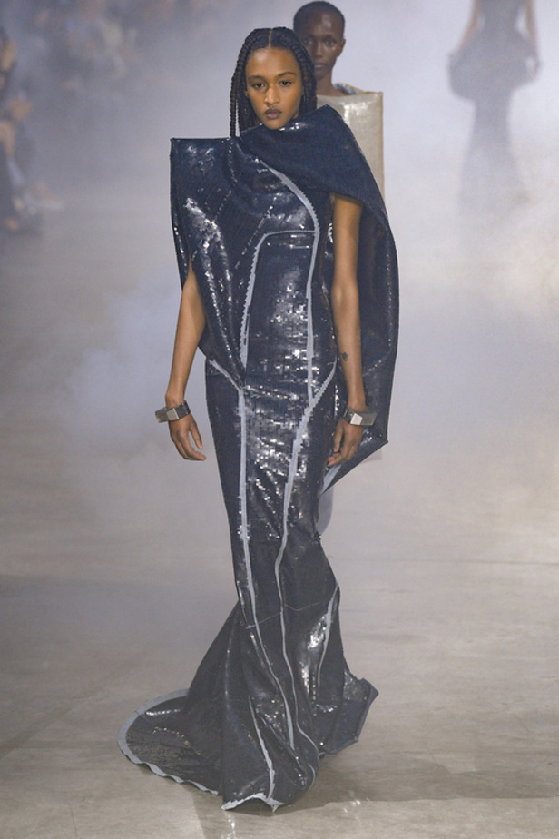 عرض أزياء مجموعة Rick Owens لموسم خريف وشتاء 2022 في باريس
