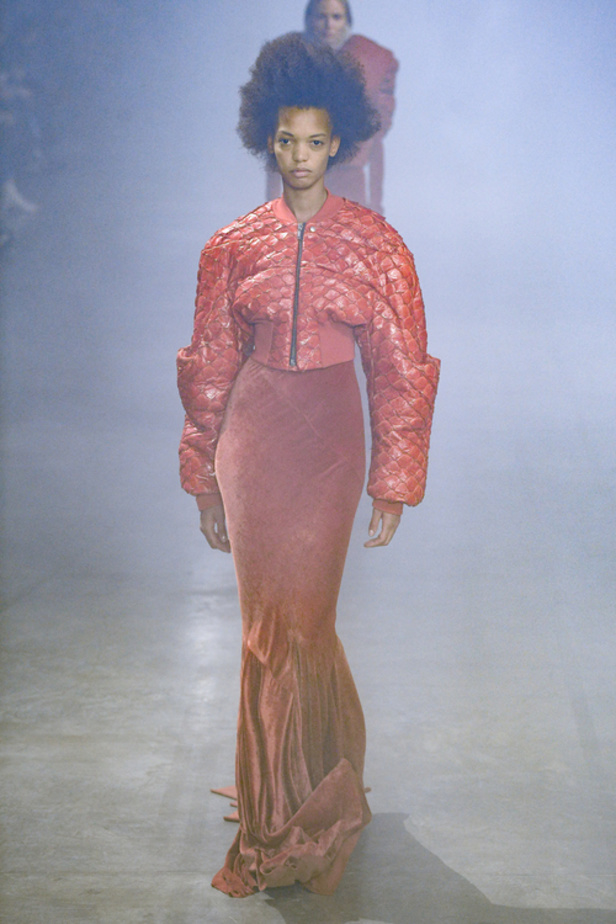 عرض أزياء مجموعة Rick Owens لموسم خريف وشتاء 2022 في باريس