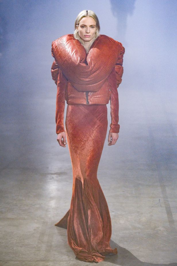 عرض أزياء مجموعة Rick Owens لموسم خريف وشتاء 2022 في باريس