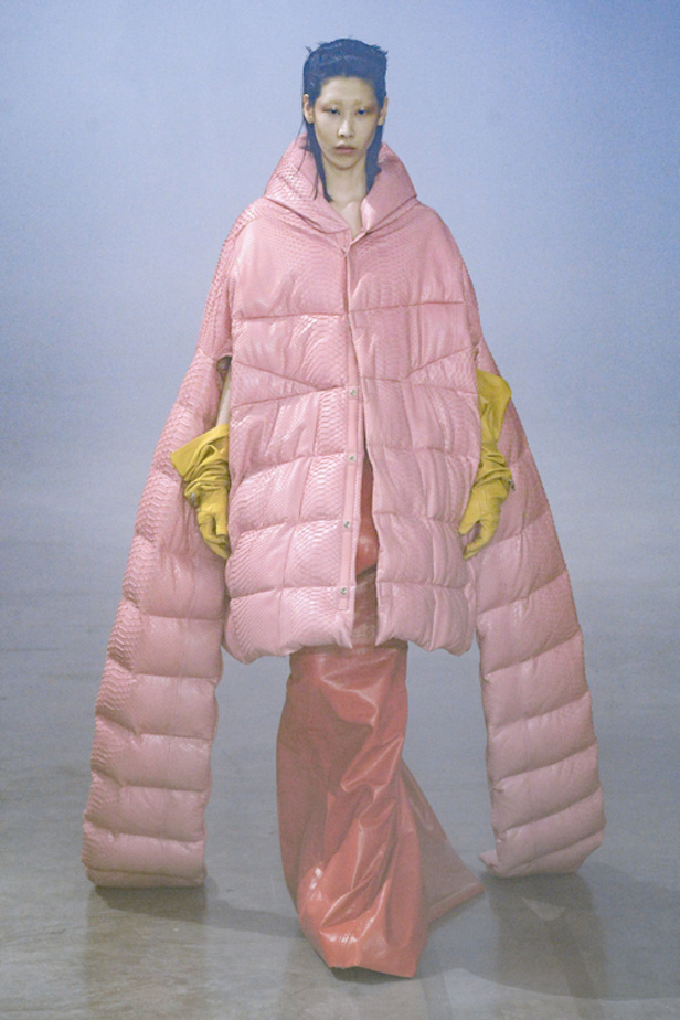 عرض أزياء مجموعة Rick Owens لموسم خريف وشتاء 2022 في باريس