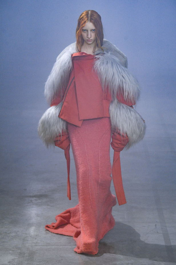 عرض أزياء مجموعة Rick Owens لموسم خريف وشتاء 2022 في باريس