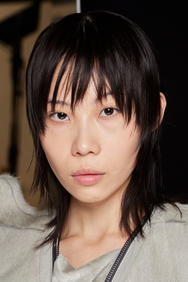 اطلالات جمالية في عرض أزياء مجموعة Rick Owens لموسم خريف وشتاء 2022 