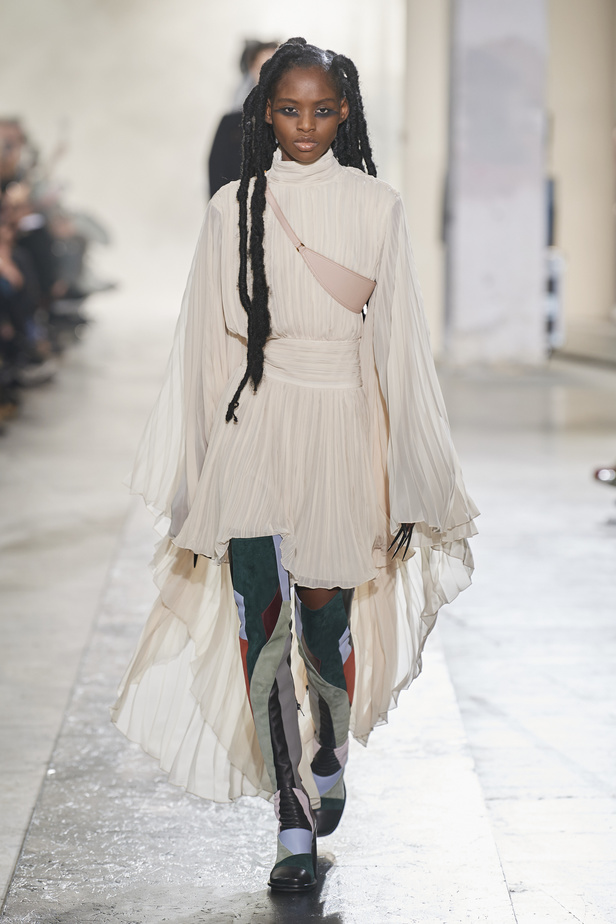 عرض أزياء Rochas  للملابس الجاهزة لخريف وشتاء 2022