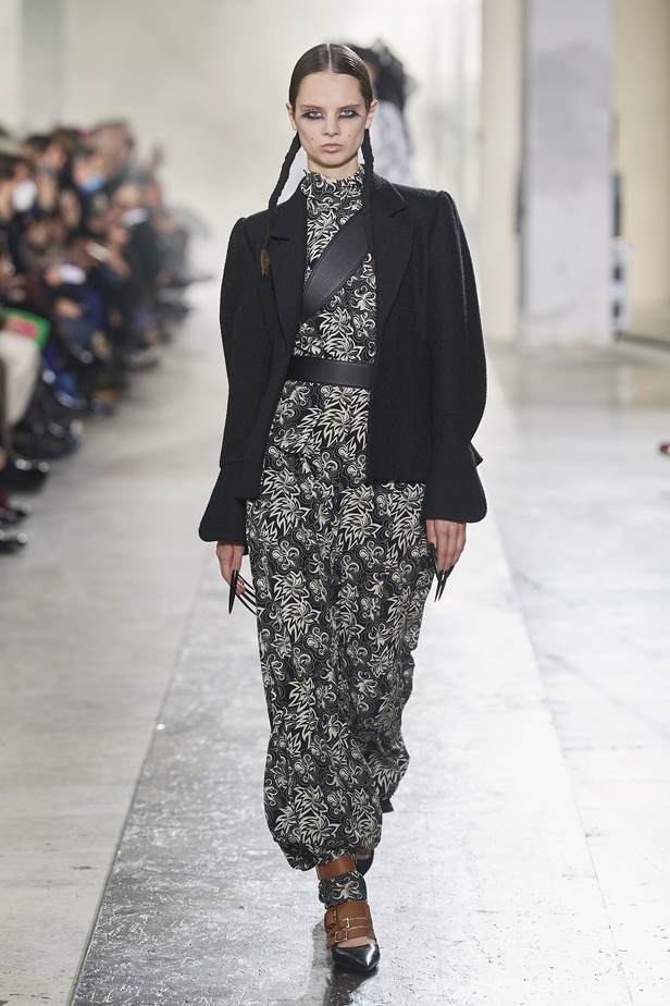 عرض أزياء Rochas  للملابس الجاهزة لخريف وشتاء 2022