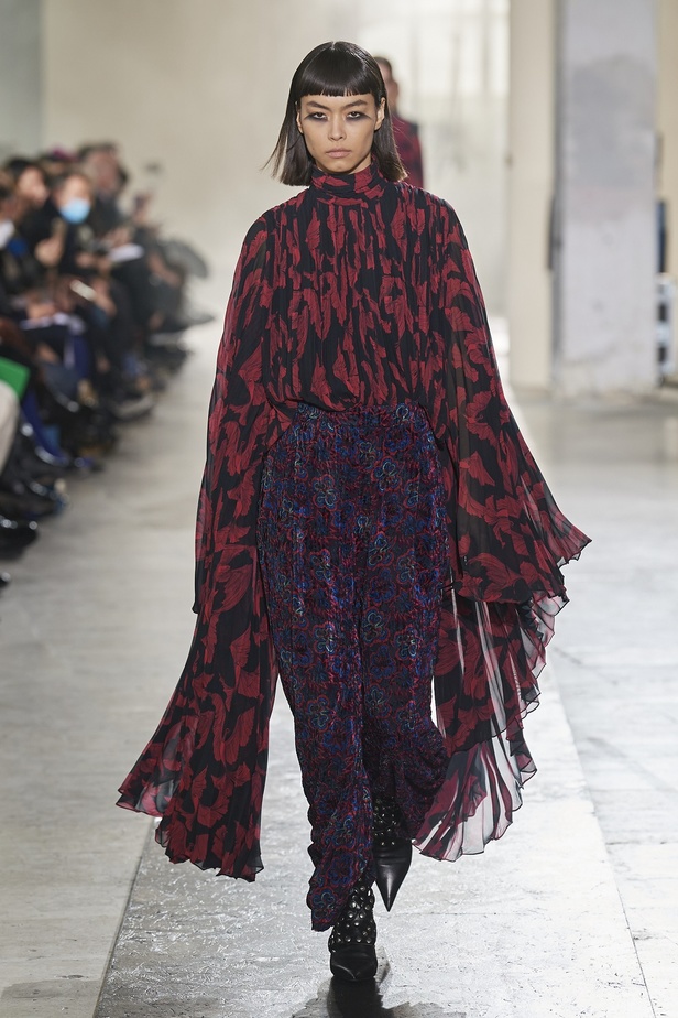 عرض أزياء Rochas  للملابس الجاهزة لخريف وشتاء 2022