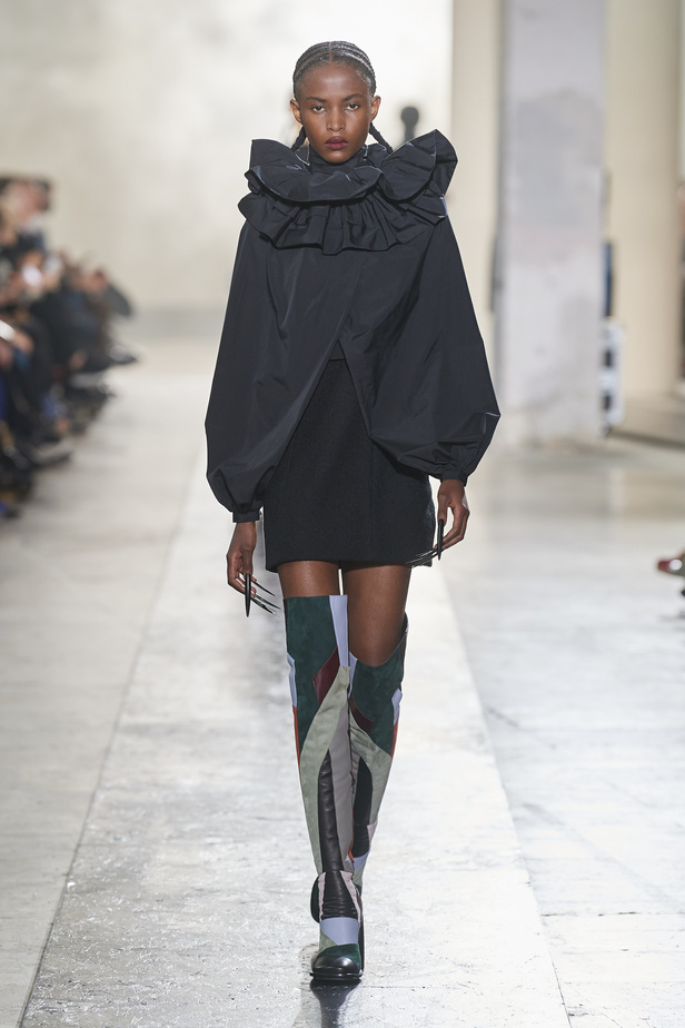 عرض أزياء Rochas  للملابس الجاهزة لخريف وشتاء 2022