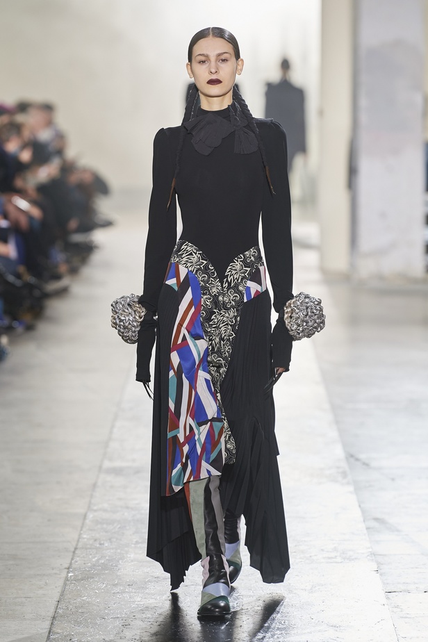 عرض أزياء Rochas  للملابس الجاهزة لخريف وشتاء 2022