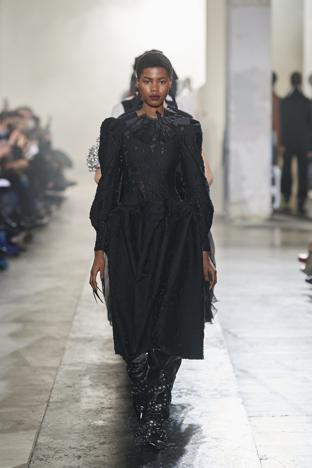 عرض أزياء Rochas  للملابس الجاهزة لخريف وشتاء 2022