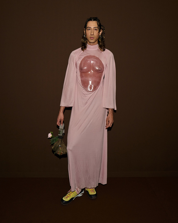 إبداع وابتكار وتميّز في مجموعة دار Loewe في باريس