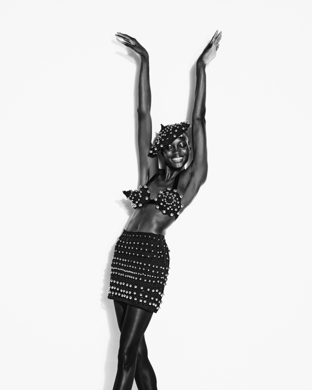 عرض أزياء مجموعة Schiaparelli لموسم خريف وشتاء 2022 في باريس