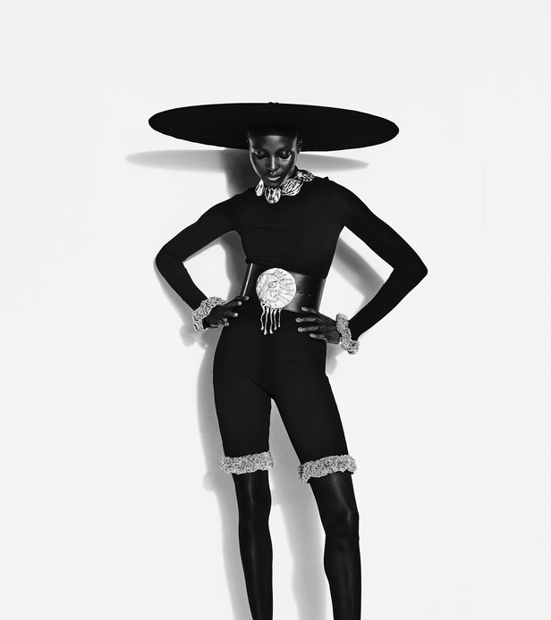 عرض أزياء مجموعة Schiaparelli لموسم خريف وشتاء 2022 في باريس