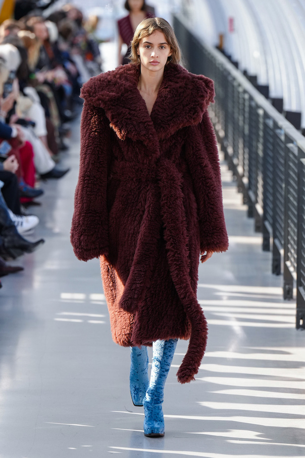 عرض أزياء Stella McCartney لموسم خريف 2022