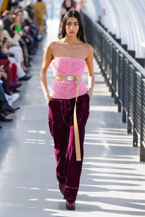 عرض أزياء Stella McCartney لموسم خريف 2022