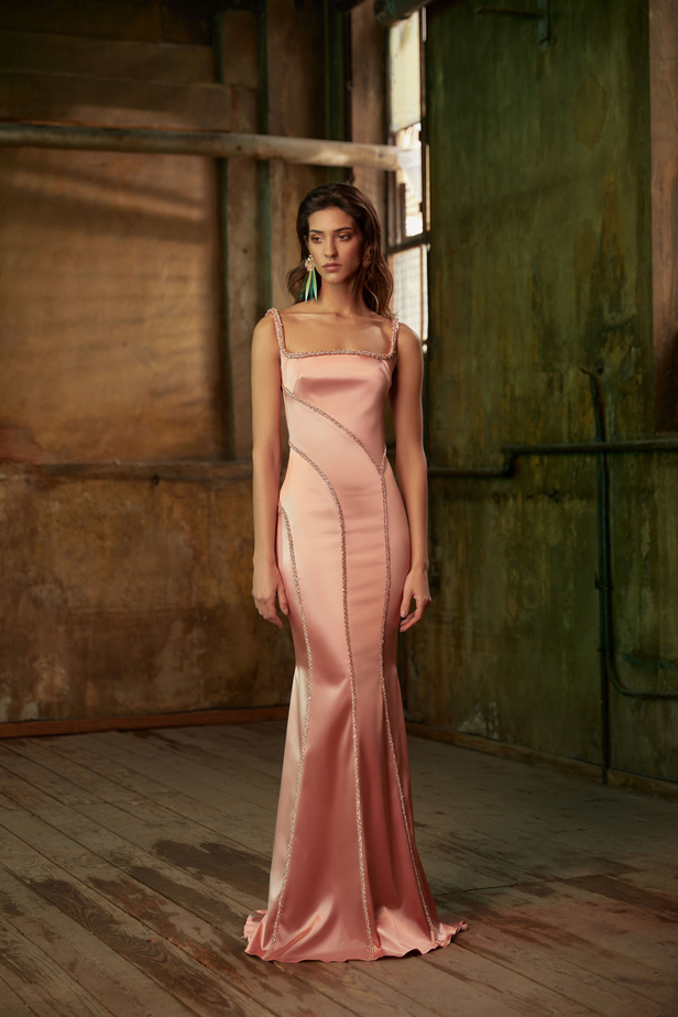 عرض أزياء مجموعة Tony Ward لموسم خريف وشتاء 2022 في باريس