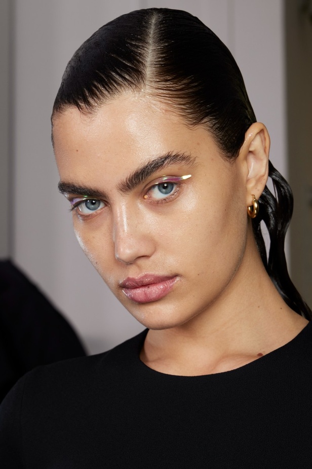 اطلالات جمالية من عرض أزياء مجموعة Giambattista Valli لموسم خريف وشتاء 2022 في باريس