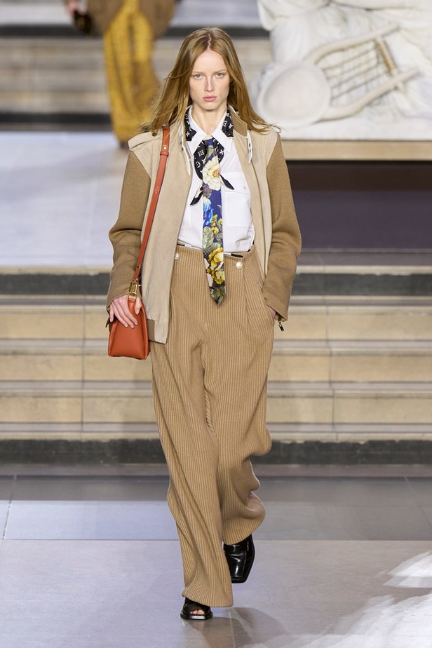 مجموعة Louis Vuitton لخريف وشتاء 2022-2023 صورة الموضة من خلال عيون مراهقة