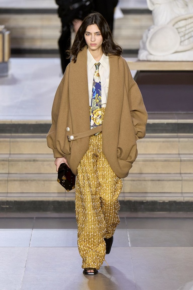 مجموعة Louis Vuitton لخريف وشتاء 2022-2023 صورة الموضة من خلال عيون مراهقة