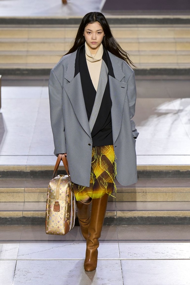 مجموعة Louis Vuitton لخريف وشتاء 2022-2023 صورة الموضة من خلال عيون مراهقة