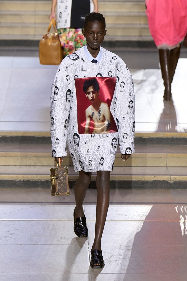 مجموعة Louis Vuitton لخريف وشتاء 2022-2023 صورة الموضة من خلال عيون مراهقة
