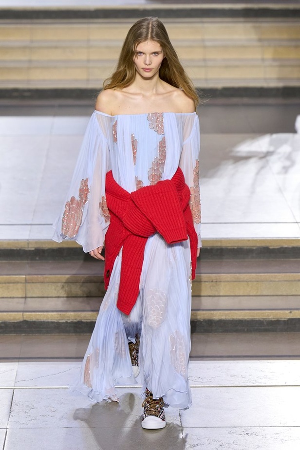 مجموعة Louis Vuitton لخريف وشتاء 2022-2023 صورة الموضة من خلال عيون مراهقة