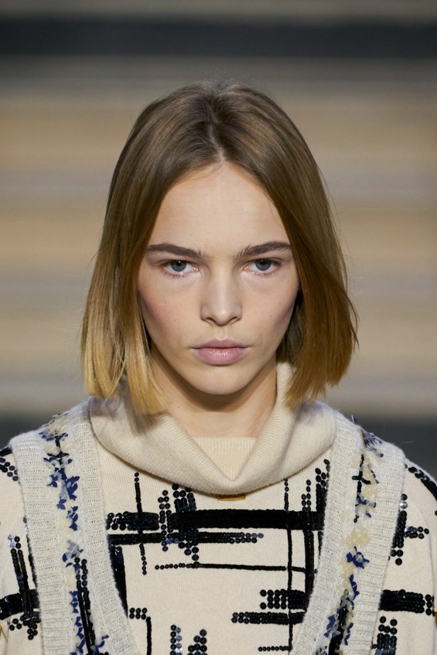 اطلالات جمالية من مجموعة Louis Vuitton لخريف وشتاء 2022-2023