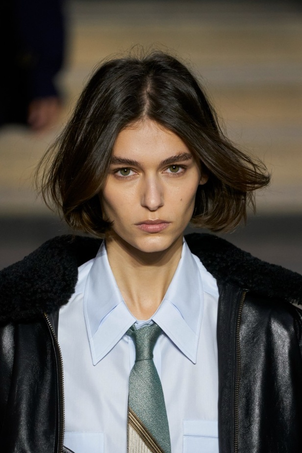 اطلالات جمالية من مجموعة Louis Vuitton لخريف وشتاء 2022-2023