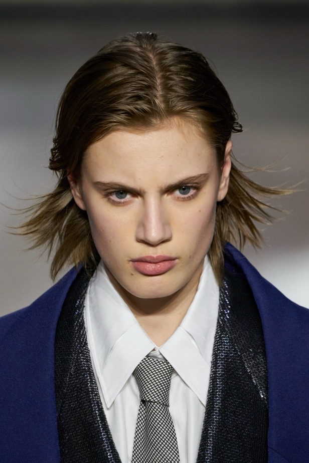 اطلالات جمالية من مجموعة Louis Vuitton لخريف وشتاء 2022-2023