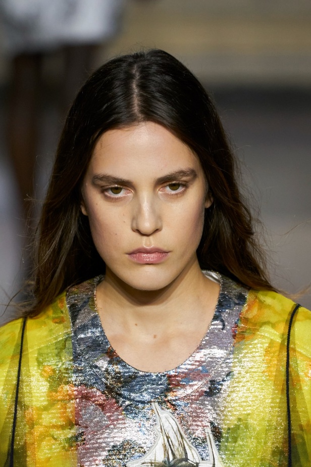 اطلالات جمالية من مجموعة Louis Vuitton لخريف وشتاء 2022-2023