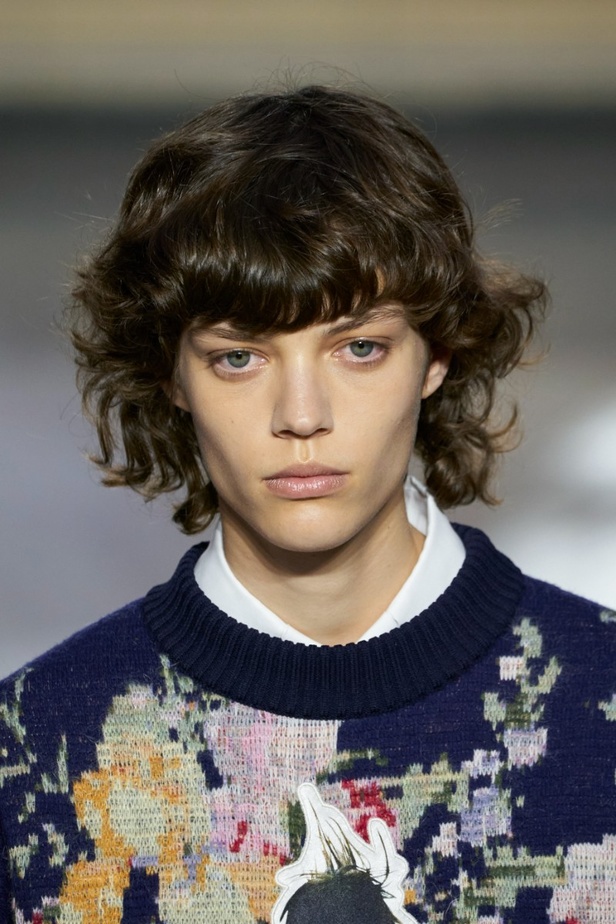 اطلالات جمالية من مجموعة Louis Vuitton لخريف وشتاء 2022-2023