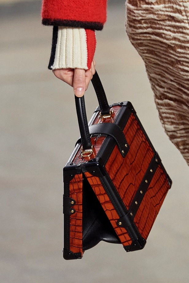 مجموعة Louis Vuitton لخريف وشتاء 2022-2023 صورة الموضة من خلال عيون مراهقة