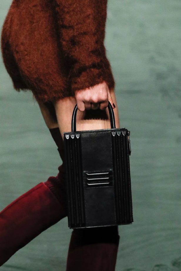 دار هيرميس تحيي موضة التصاميم الرياضية والشبابية في مجموعة خريف وشتاء 2022