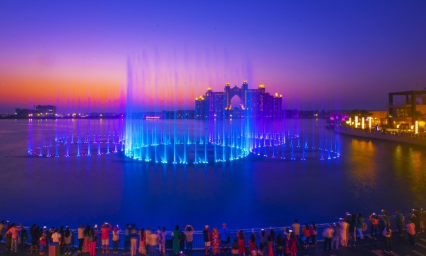احتفالات العيد في دبي.. عروض فنية وأنشطة ترفيهية مميزة لجميع أفراد الأسرة