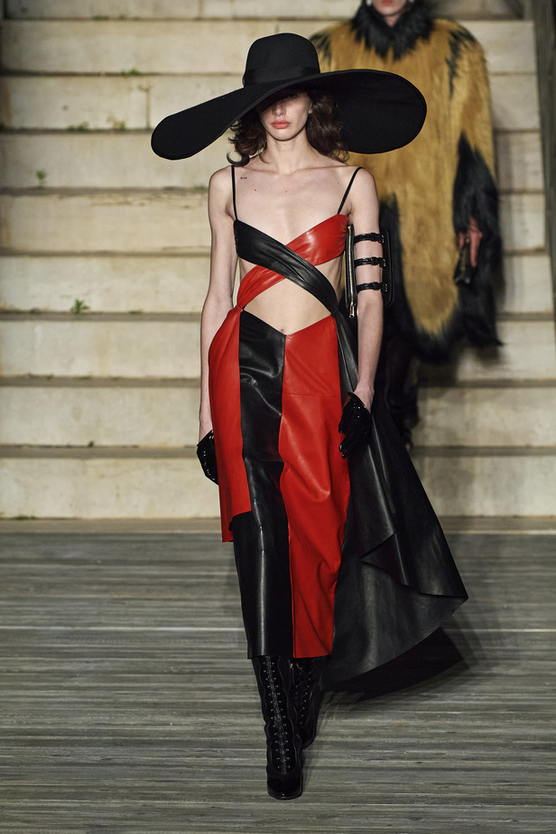 عرض أزياء غوتشي كروز 2023 خطوة نحو مستقبل حيوي في عالم الموضة